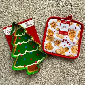 Holiday Bundle: Christmas Tree Jumbo Cookie Cutter & Cookie Pot Holder NEW